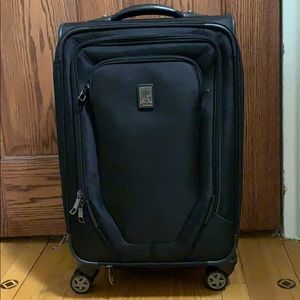 Travelpro Crew 10 21” Expandible Spinner Carry-on